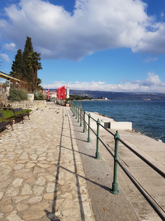 Sunny 150 M From The Sea Apartment